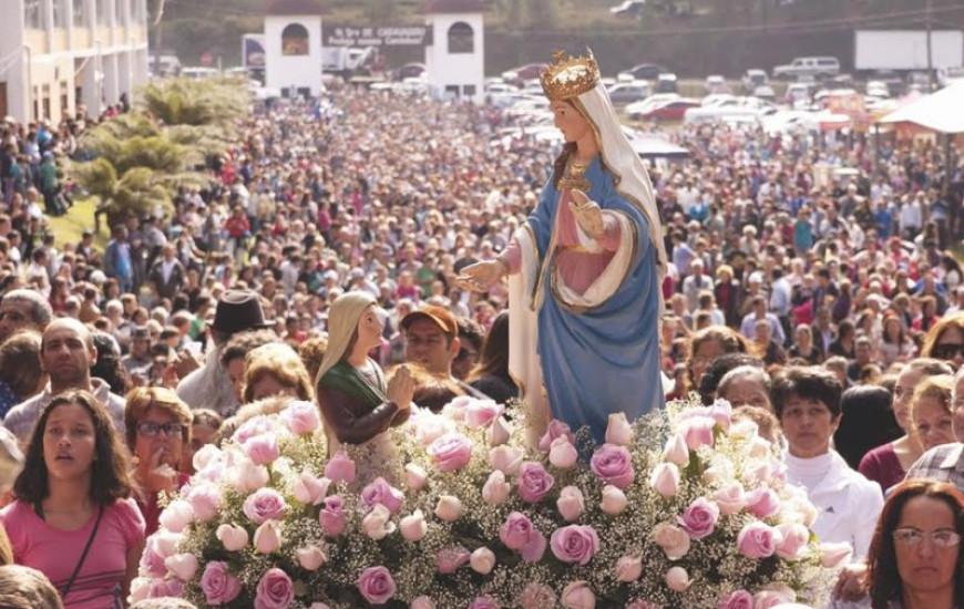Celebração reúne milhares de fiéis