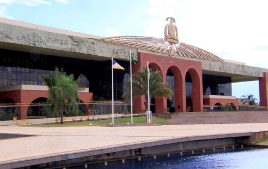 Jornada de trabalho de servidores estaduais volta a ser de 8 horas