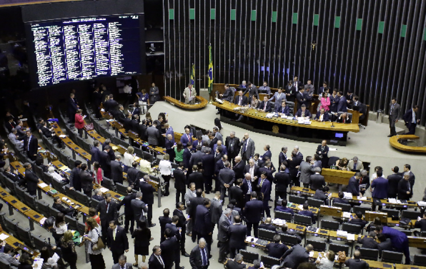 Temer recebeu 251 votos a favor e 233 contrários a ele
