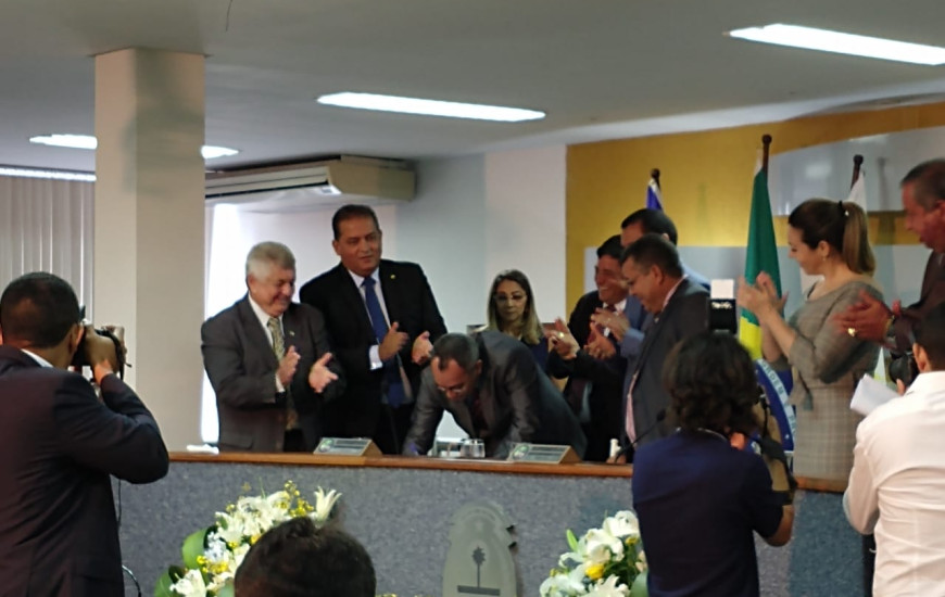 Marilon Barbosa assina ato de posse na Câmara de Palmas