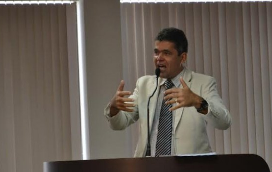 Vereador Milton Neris critica Lelis