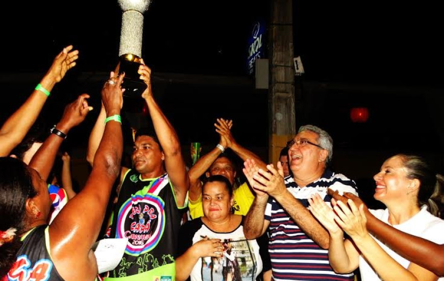 Laurez Moreira comemora sucesso da folia