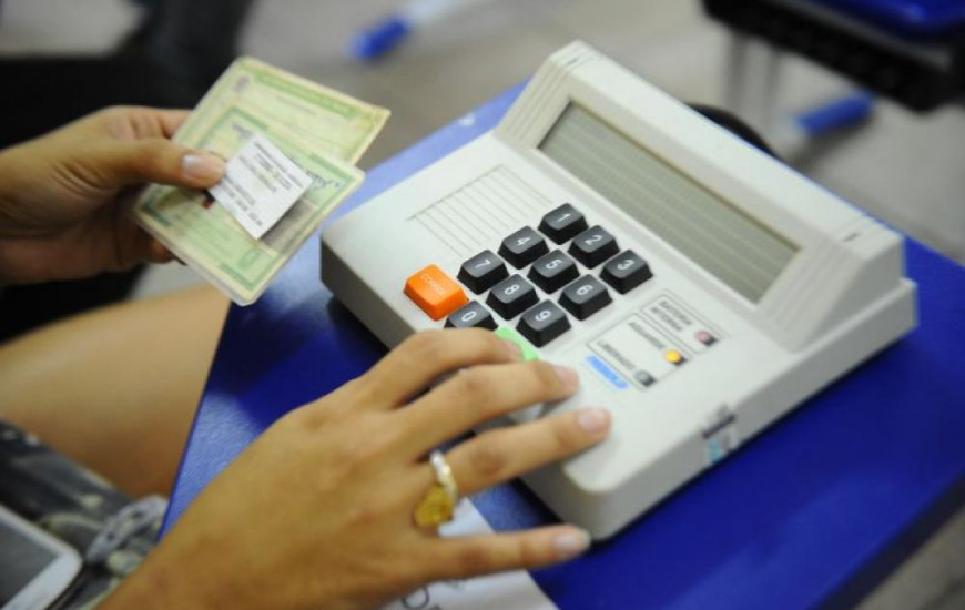 Especialistas acreditam que pesquisa influenciam voto do eleitor