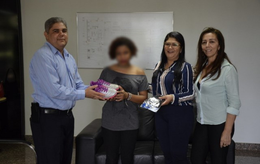 Socioeducanda ganha bolsa de futebol