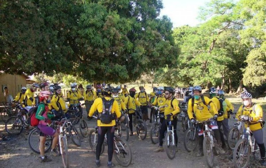 Ciclistas na travessia