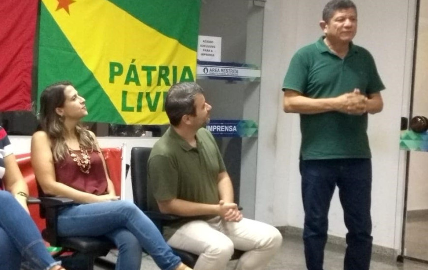 Germana comemorou a realização da Conferência Estadual do PCdoB numa rede social