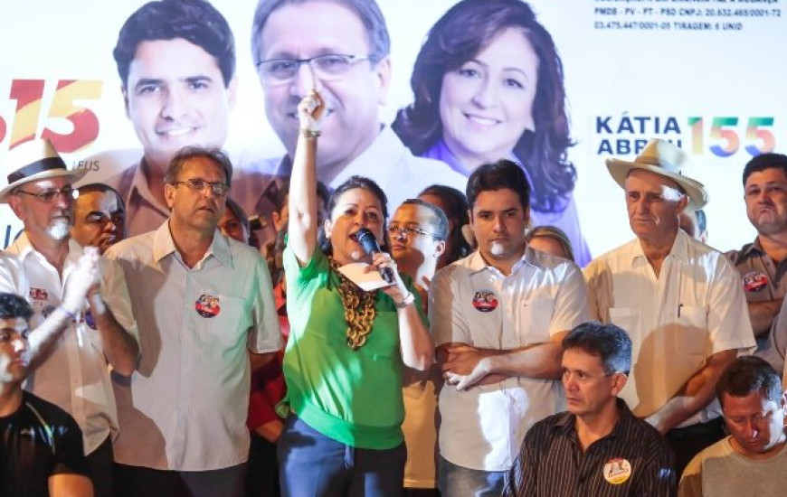 Senadora Kátia Abreu em comício na capital