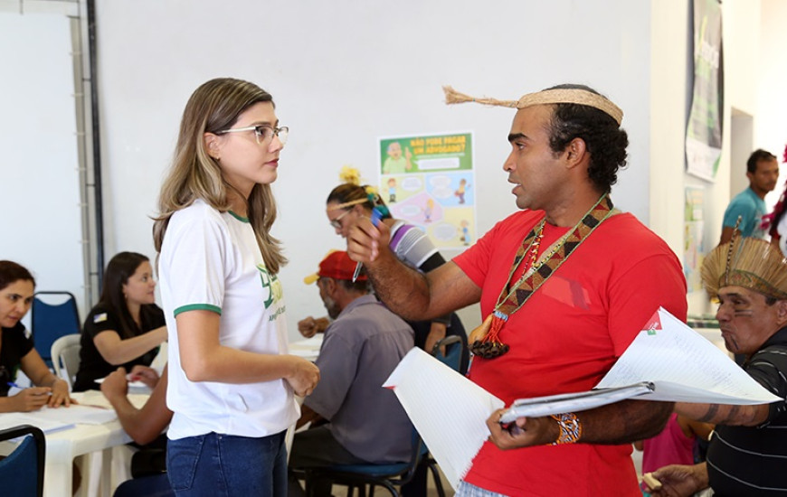 Indígenas buscam atendimento para alterar documentação