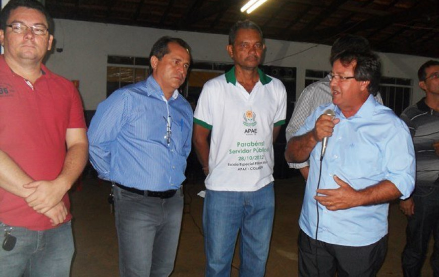 Deputado com líderes políticos de Colméia