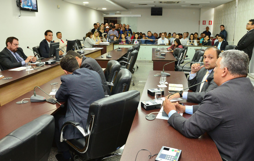 Pela manhã, comissão também aprovou proposta de 1%