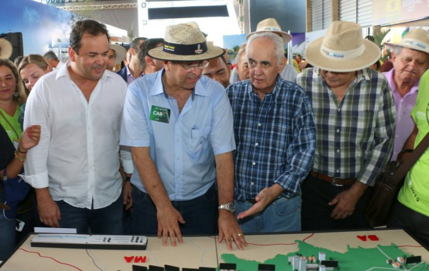 Roberto Pires participa da abertura da Agrotins