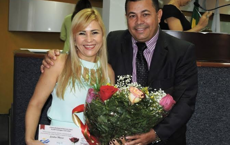 Folha homenageou sua esposa na sessão solene