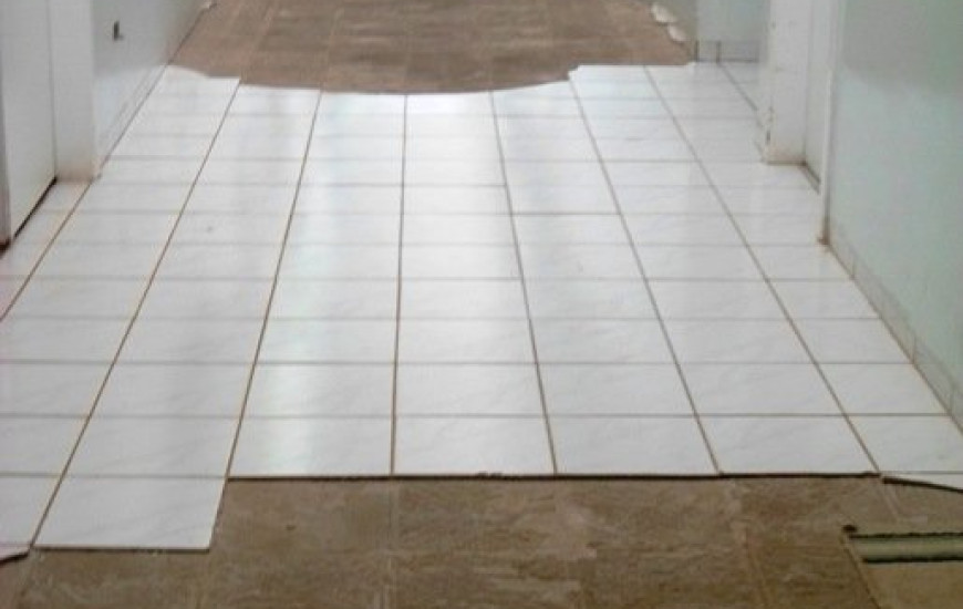 Piso precário da Policlínica da 303 Norte