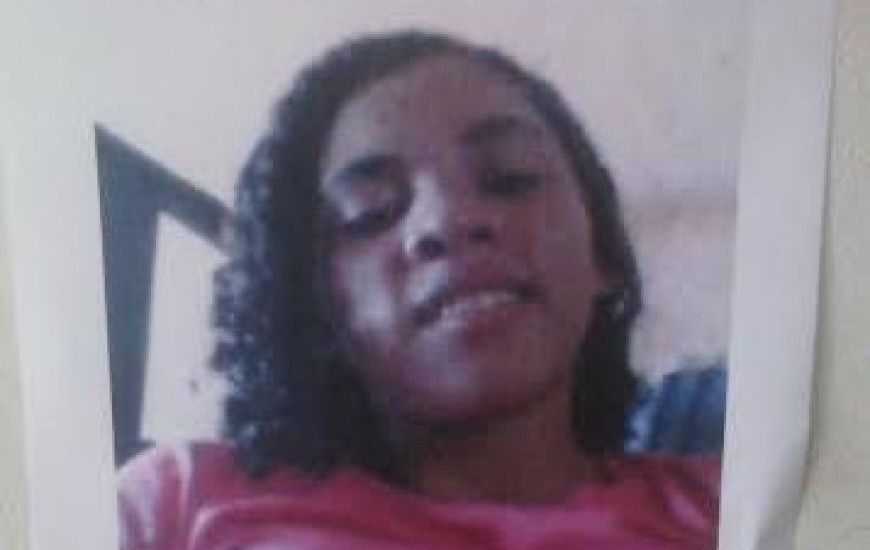 Família espalha cartazes pela cidade