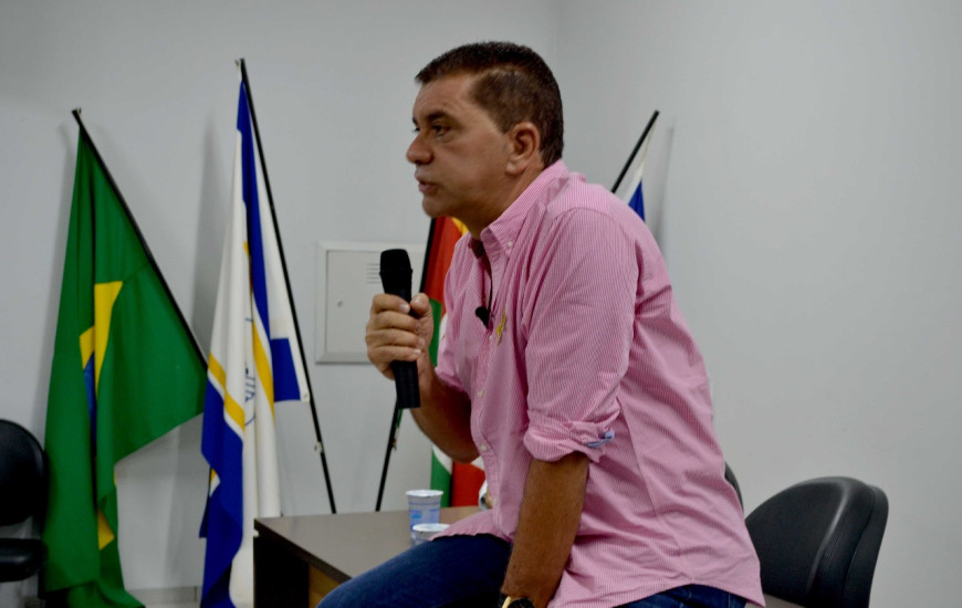 Amastha diz que Carlesse age da mesma forma que Marcelo Miranda