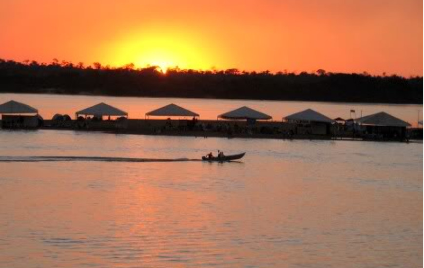 Por do sol na Praia da Ponta
