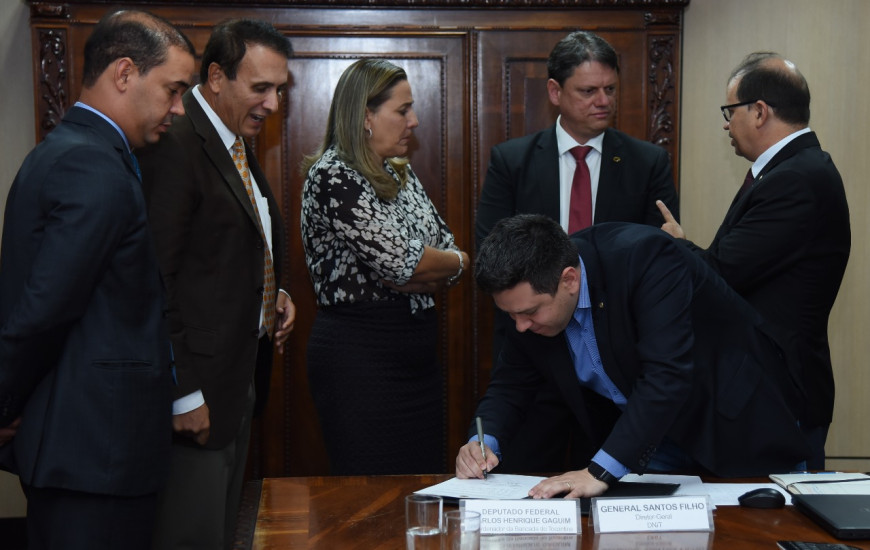 Ato de assinatura da ordem de serviço da ponte de Xambioá