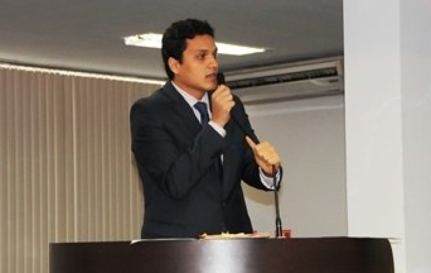 Iratã Abreu durante sessão ordinária