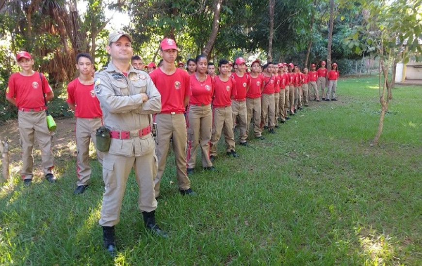 A turma em formação durante aula pelo Proebom