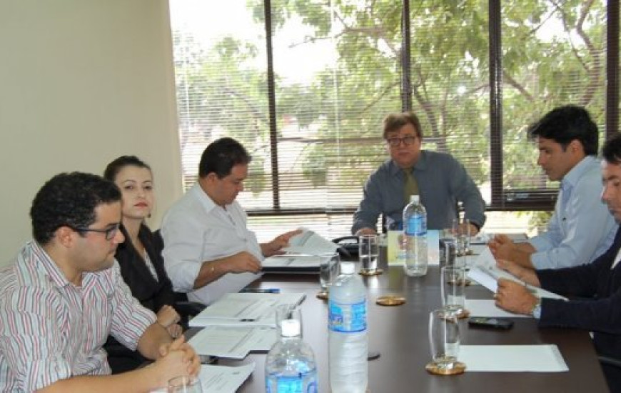 Em reunião, secretário afirmou que chamaria 259