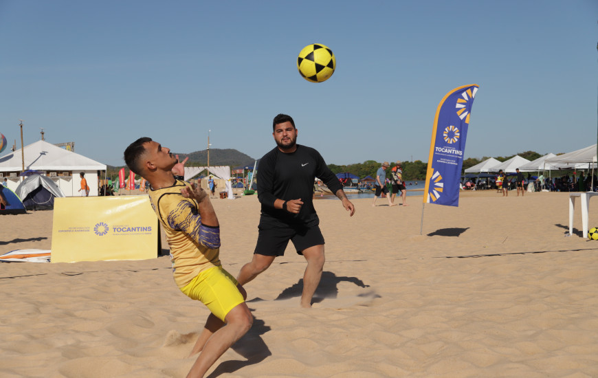 Projeto oferece vôlei, futevôlei e beach soccer