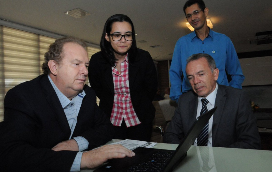 Carlesse foi o primeiro servidor a realizar o recadastramento