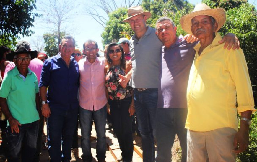 Toinho participa de inauguração de ponte