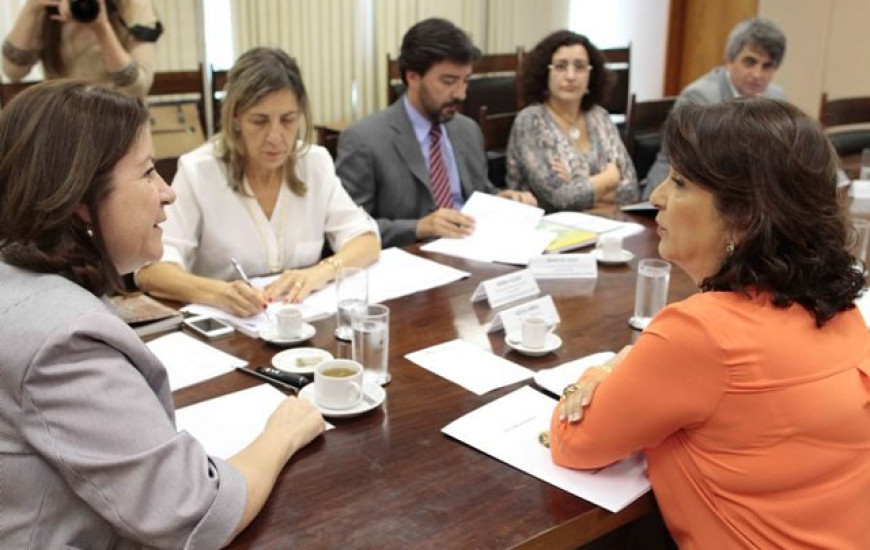 Senadora reunida com ministra do Planejamento
