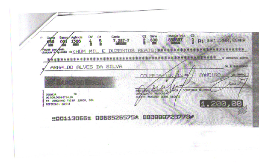 Um dos cheques tem o valor de R$1.200,00