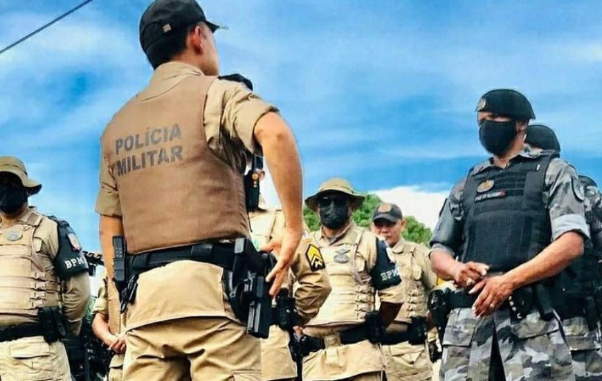 Policiais militares em formação
