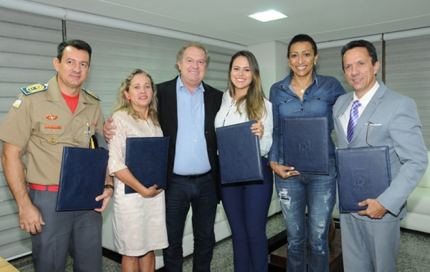 Novos gestores tomam posse no governo interino