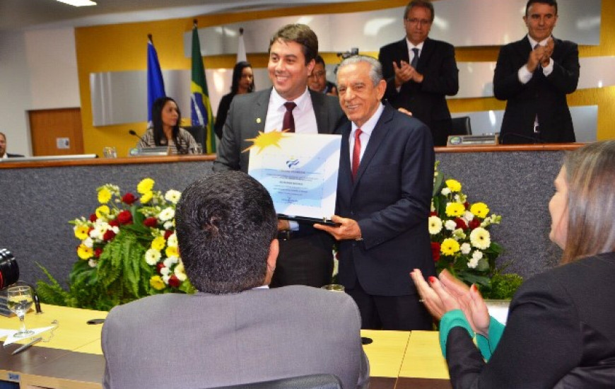 Vereador conduziu homenagem a Iris Rezende