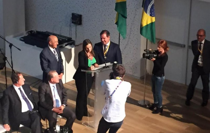 Vice-governadora assina carta