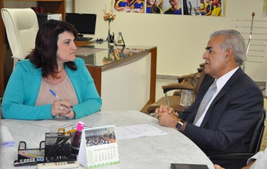 Deputado foi recebido pela secretária de Educação