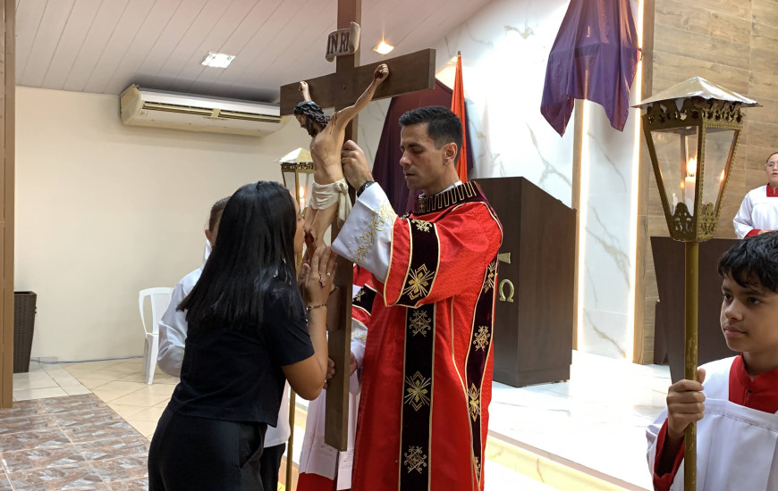 Celebração da Cruz durante a Semana Santa