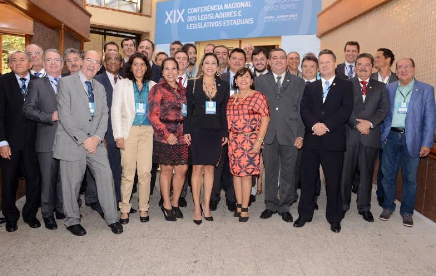 Luana assume a secretaria da Unale