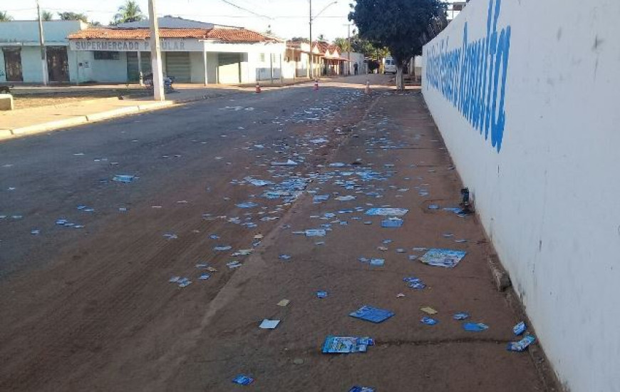 Apesar de ainda existir, prática de derrame de santinhos perde força