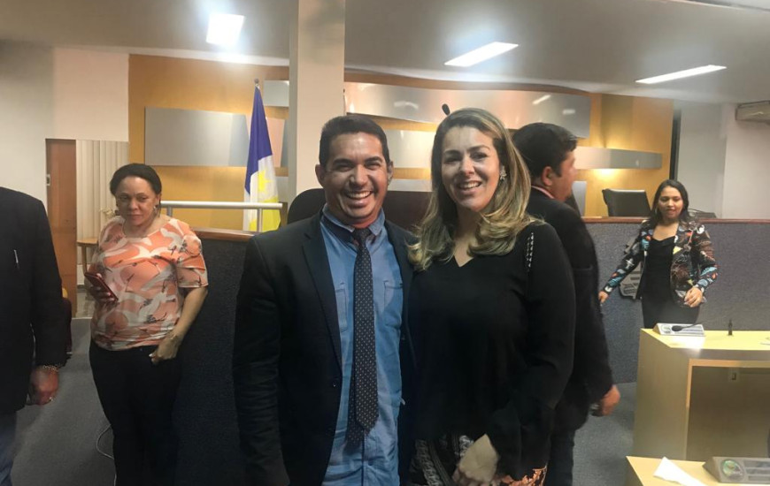 Prefeita foi à Câmara cumprimentar vereadores após aprovação