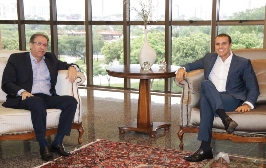 Senador encontra com governador em agenda institucional