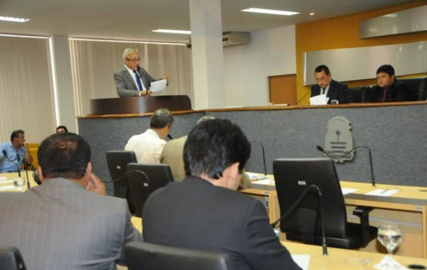 Hiram Gomes na tribuna da Câmara