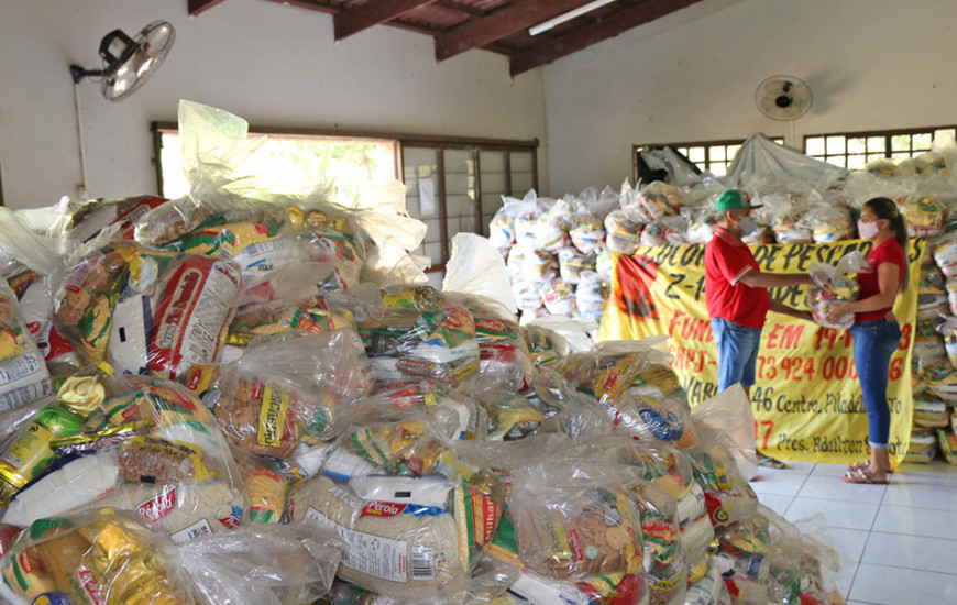Foram entregues pelo governo 6 mil toneladas de alimentos.