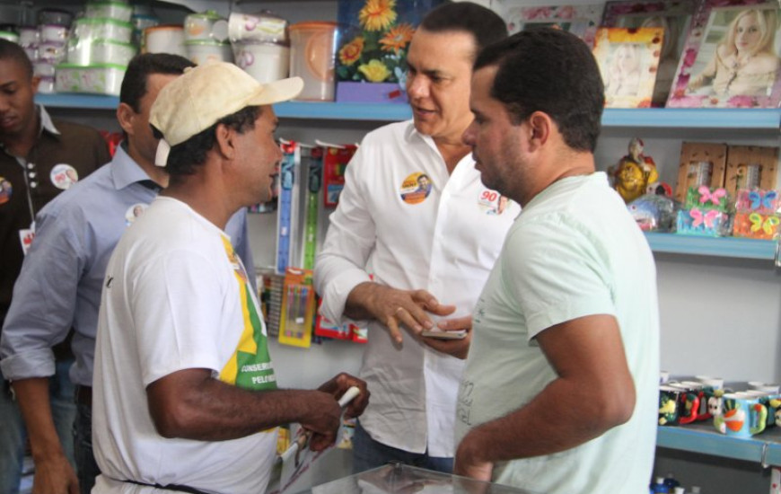 Ataídes visita comércio de Palmeirópolis