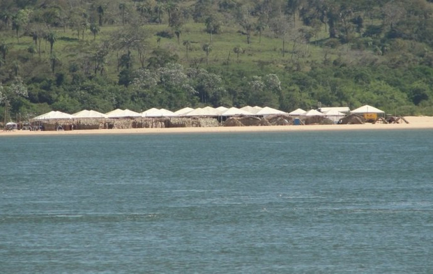 Praia da Raposa em Tupiratins