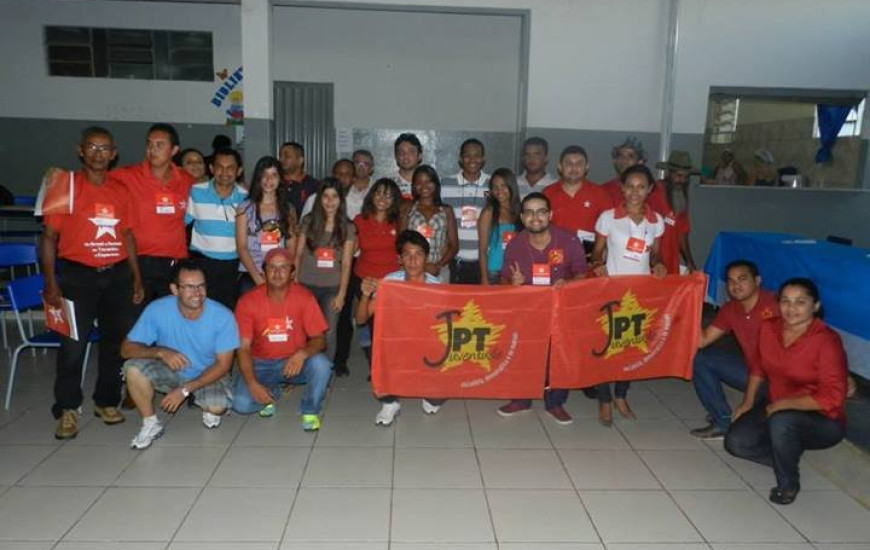 Joventude acampa em Couto de Magalhães