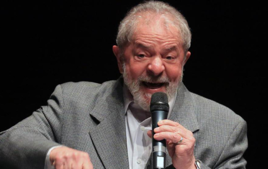 Ex-presidente foi condenado a 9 anos e seis meses de prisão