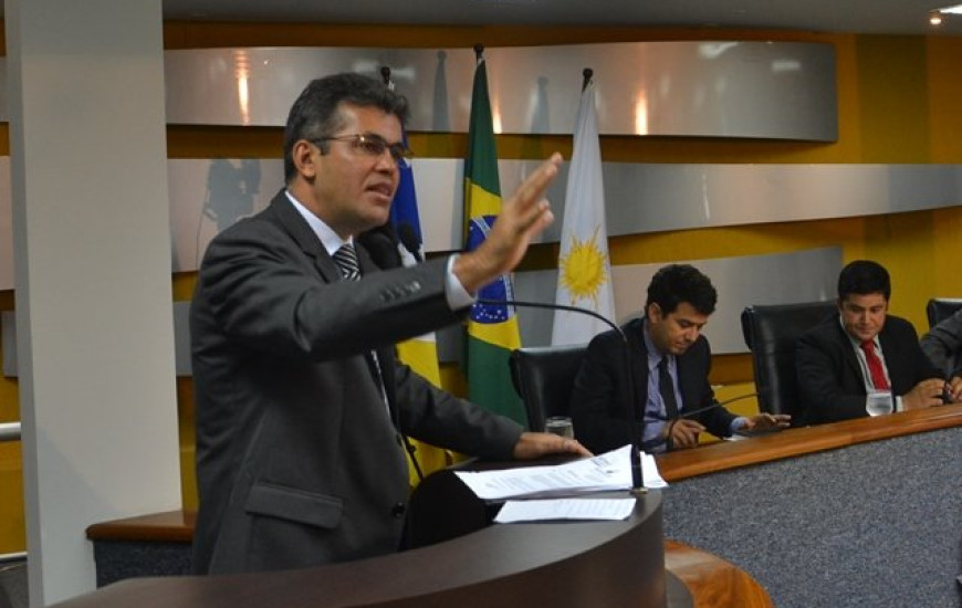 Neris diz que projeto precisa ser melhorado