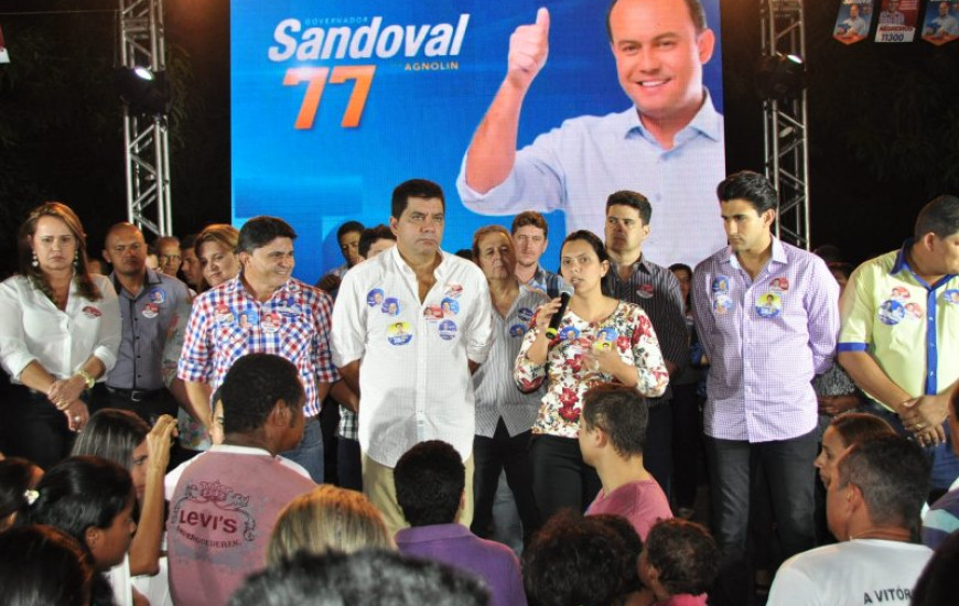 Marcela Cardoso em inauguração de comitê