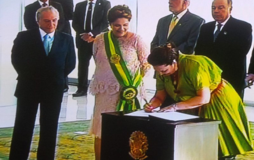 Kátia toma posse em Brasília como Ministra