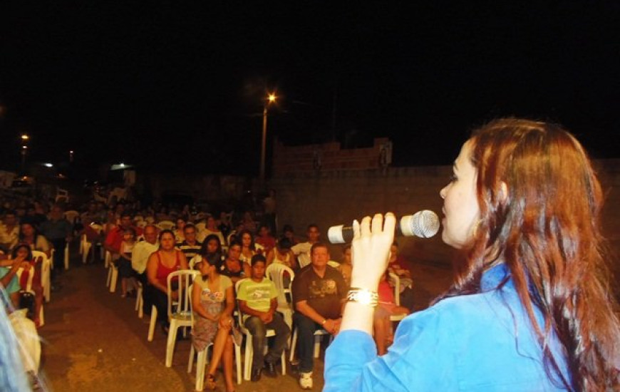 Divina Márcia em minicomício