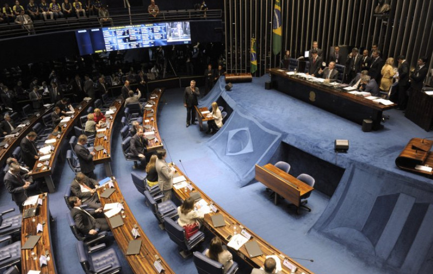 Por 61 votos a 7 senado proíbe coligações